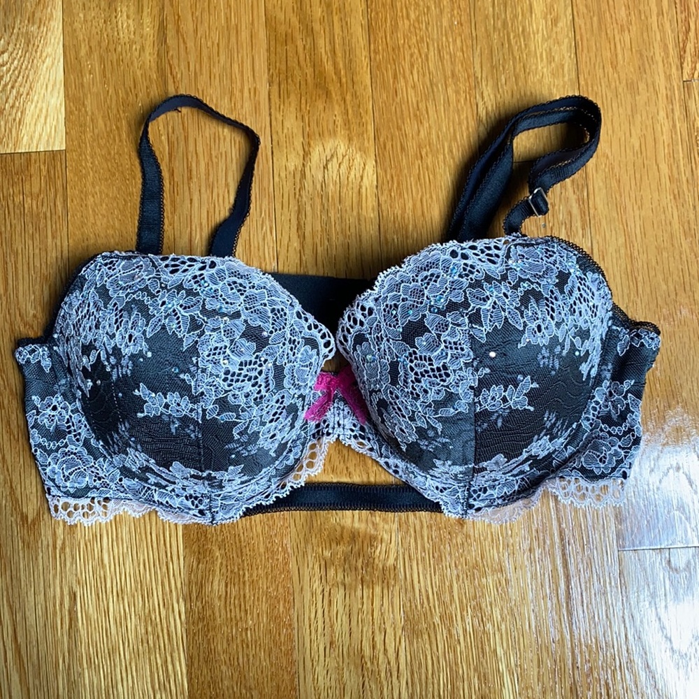 NWOT Victoria’s Secret Lace Bra